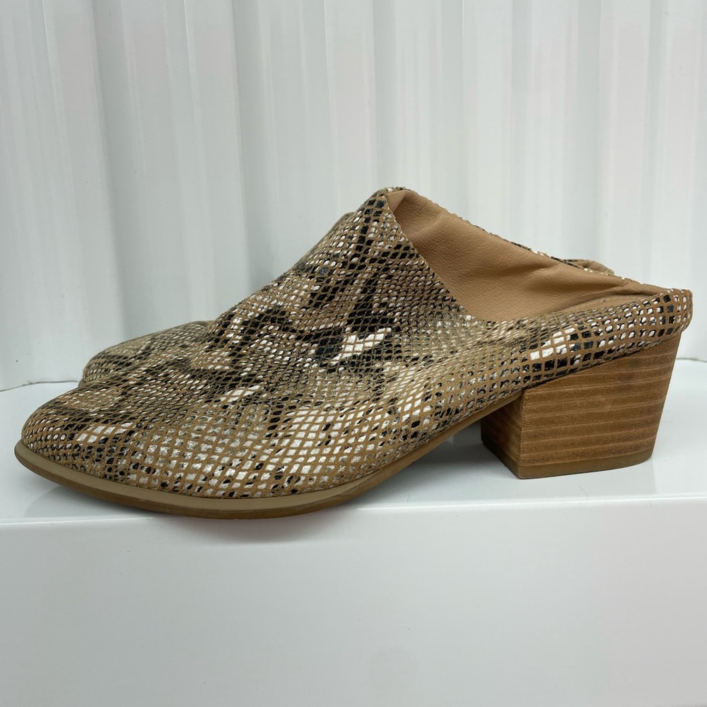 Nic and Zoe Snakeskin Heeled Mules Size 6